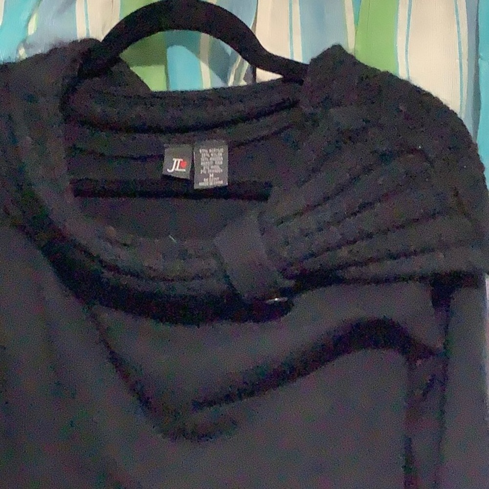 JL Sweater - Picture 2 of 6